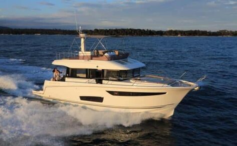 Jeanneau Velasco 43, gran altura en confort