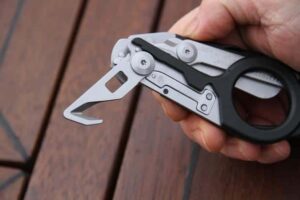 6-Leatherman Raptor