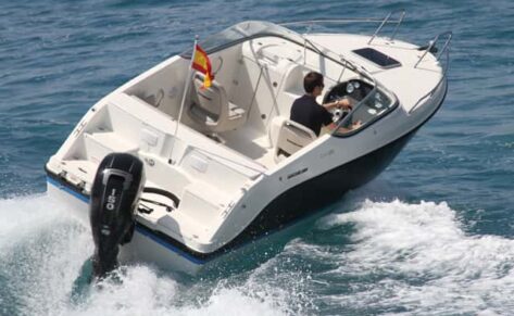 Quicksilver Activ 595 Cabin, mucho en menos de seis metros