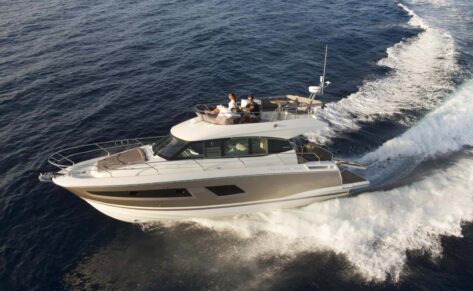 Jeanneau pone a prueba sus novedades