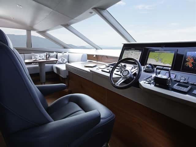 Princess 88 MY 88MY Helm.jpg