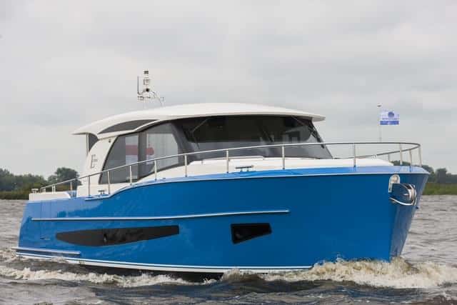 European Power Boat of the Year 2016 1-BoarncruiserElegance1200Sedan