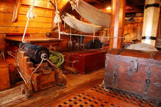 Interior de la réplica fiel de la fragata rusa Shtandart, construida por Pedro el Grande en 1703 para defender San Petersburgo.