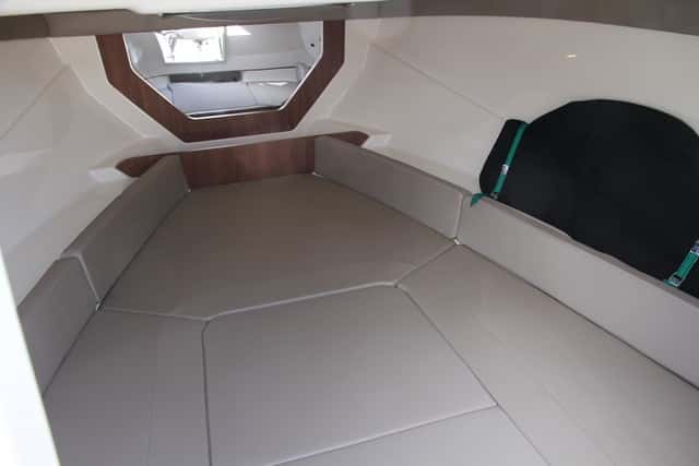 La cabina de la Sundeck es más que correcta, con capacidad para que puedan dormir cómodamente dos personas.