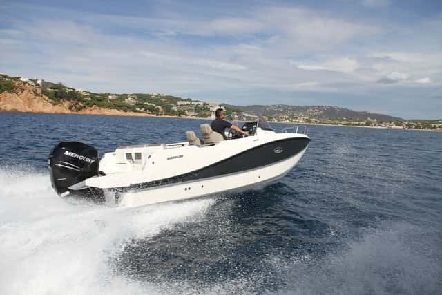 Equipadas con un Verado de 250 Hp ambos barcos ofrecieron prestaciones muy similares, aunque en la Open era un Verado Pro de la misma potencia. Los dos modelos merecen un sobresaliente en navegación y prestaciones con esta potencia.