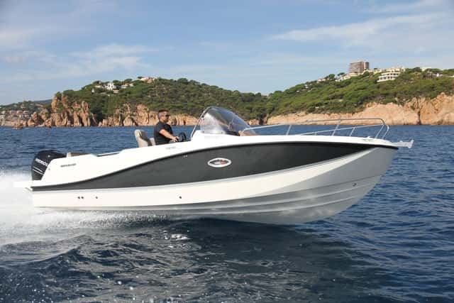 Quicksilver Activ 755 Sundeck y Open A-QSActiv755Sundeck