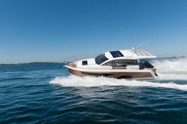 Sealine C330
