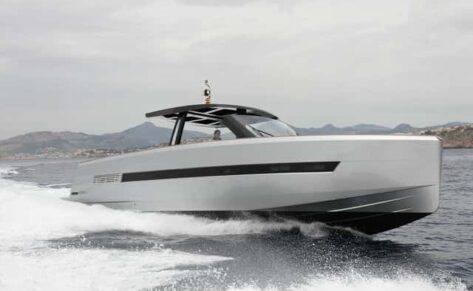 Fjord 48 Open, navegar con tres IPS600