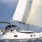 Waterkampioen Proefvaarten voor de Europese Boot van het Jaar in Cannes Frankrijk. Samen met 10 Europese watersporttijdschriften wordt het Europese Jacht van het Jaar gekozen. De Jeanneau 51