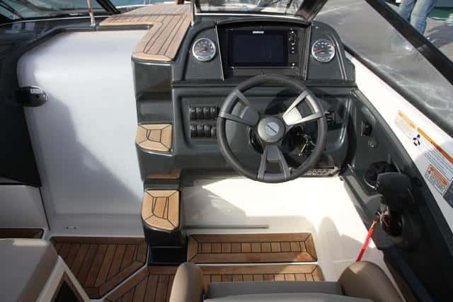 Puesto de gobierno Quicksilver Activ 755 Cruiser