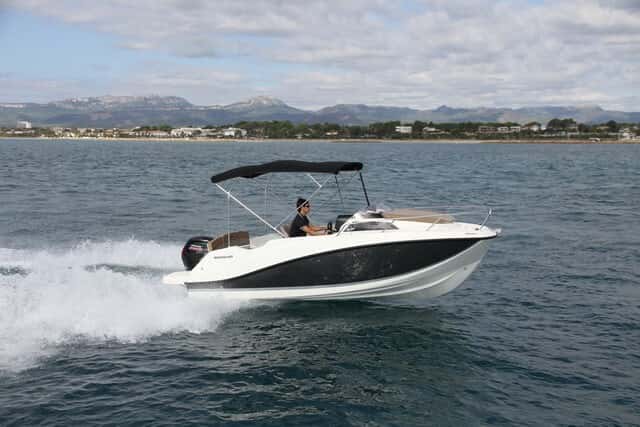 Quicksilver Activ 555 Cabin