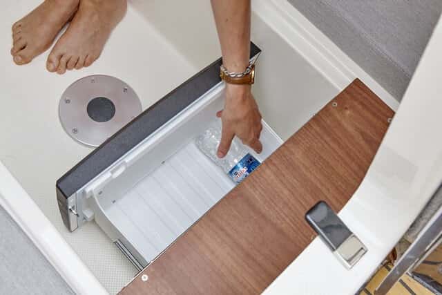 Quicksilver Activ 555 Cabin