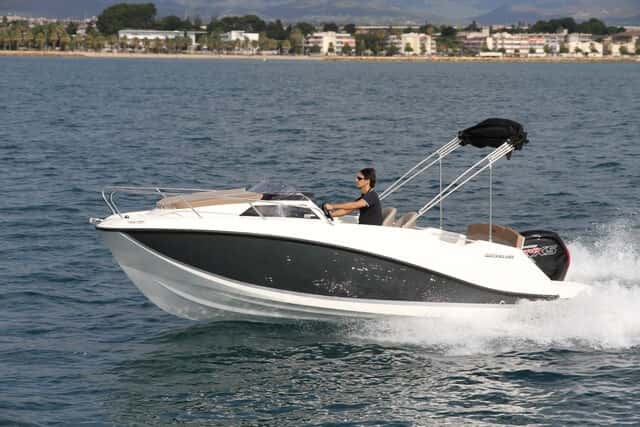 Quicksilver Activ 555 Cabin