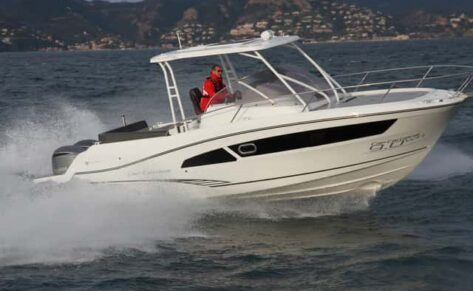 Jeanneau Cap Camarat 9.0 WA y CC, francesas estilo americano