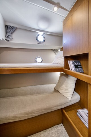 Bénéteau Swift Trawler 35 cabina literas