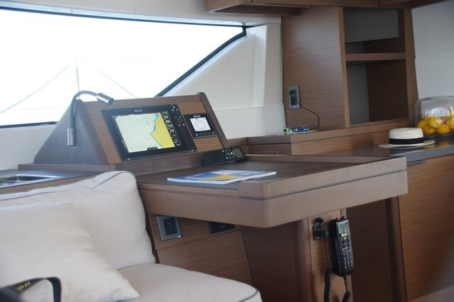 Lagoon 50 mesa de cartas