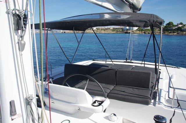 lagoon 50 tejadillo cubierta