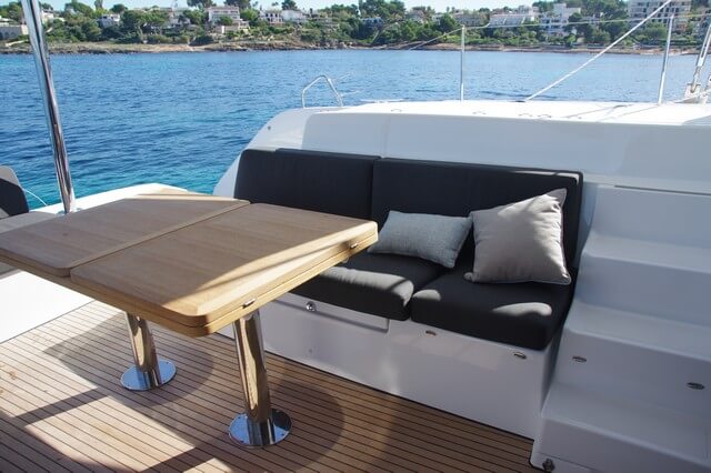 Lagoon 50 catamarán bañera