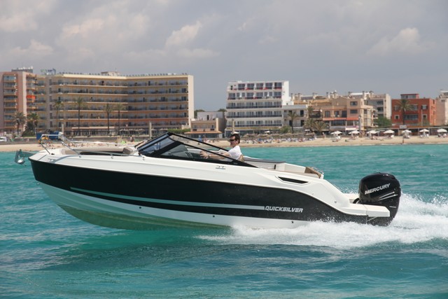 Quicksilver Activ 755 Bowrider