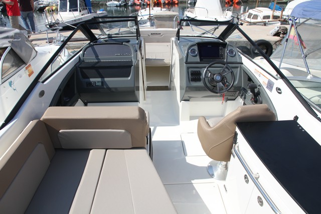 Quicksilver Activ 755 Bowrider