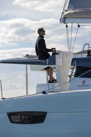 Fountaine Pajot Astrea 42 puesto de gobierno