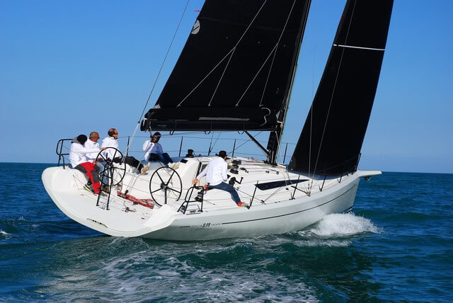 Italia Yacht 11.98  navegando