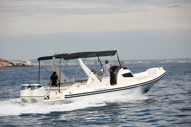 Capelli Tempest 40 navegando