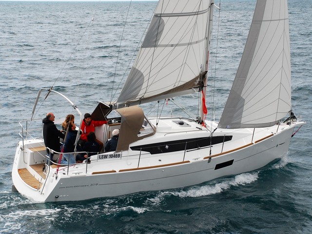 Sun Odyssey 319 navegando