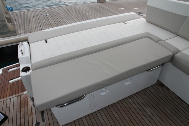 Jeanneau NC33 bañera