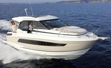 Jeanneau NC 33, para toda la familia