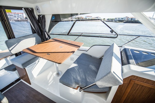 Bénéteau Antares 9
