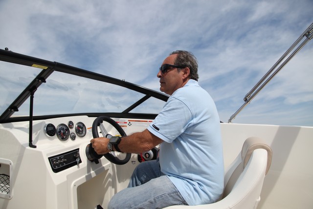 Puesto de gobierno Bayliner DX2000