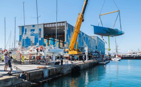El IMOCA One Planet One Ocean de Dídac Costa ya está en el agua