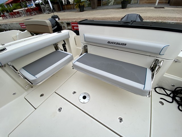 Quicksilver 805 Pilothouse