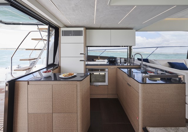 Prestige 590 Flybridge