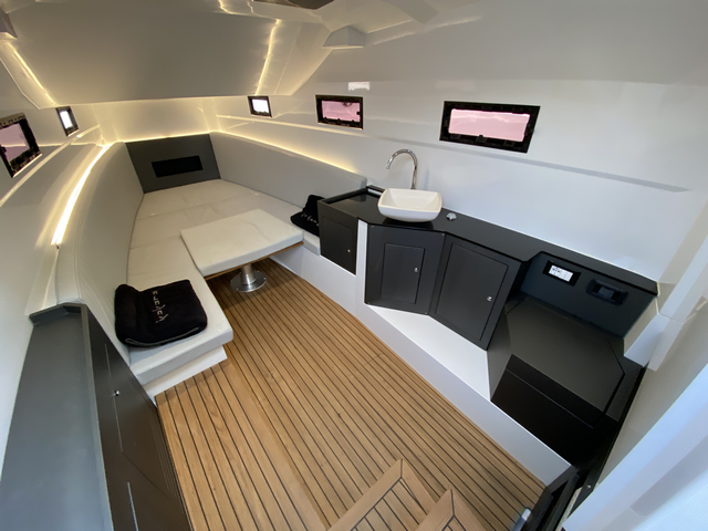 Pirelli 42 interiores