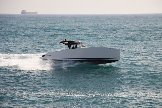 Tesoro T38 Cruiser navegando