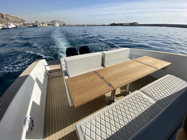 Tesoro T38 Cruiser popa solarium