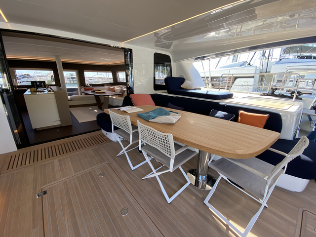 Lagoon Sixty 5 cubierta