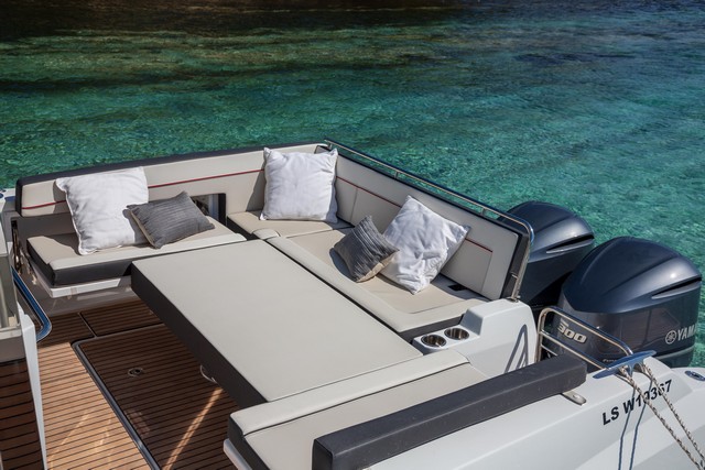 Jeanneau Cap Camarat 10.5 WA Serie 2