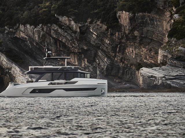 Explorer Motor Yachts 62