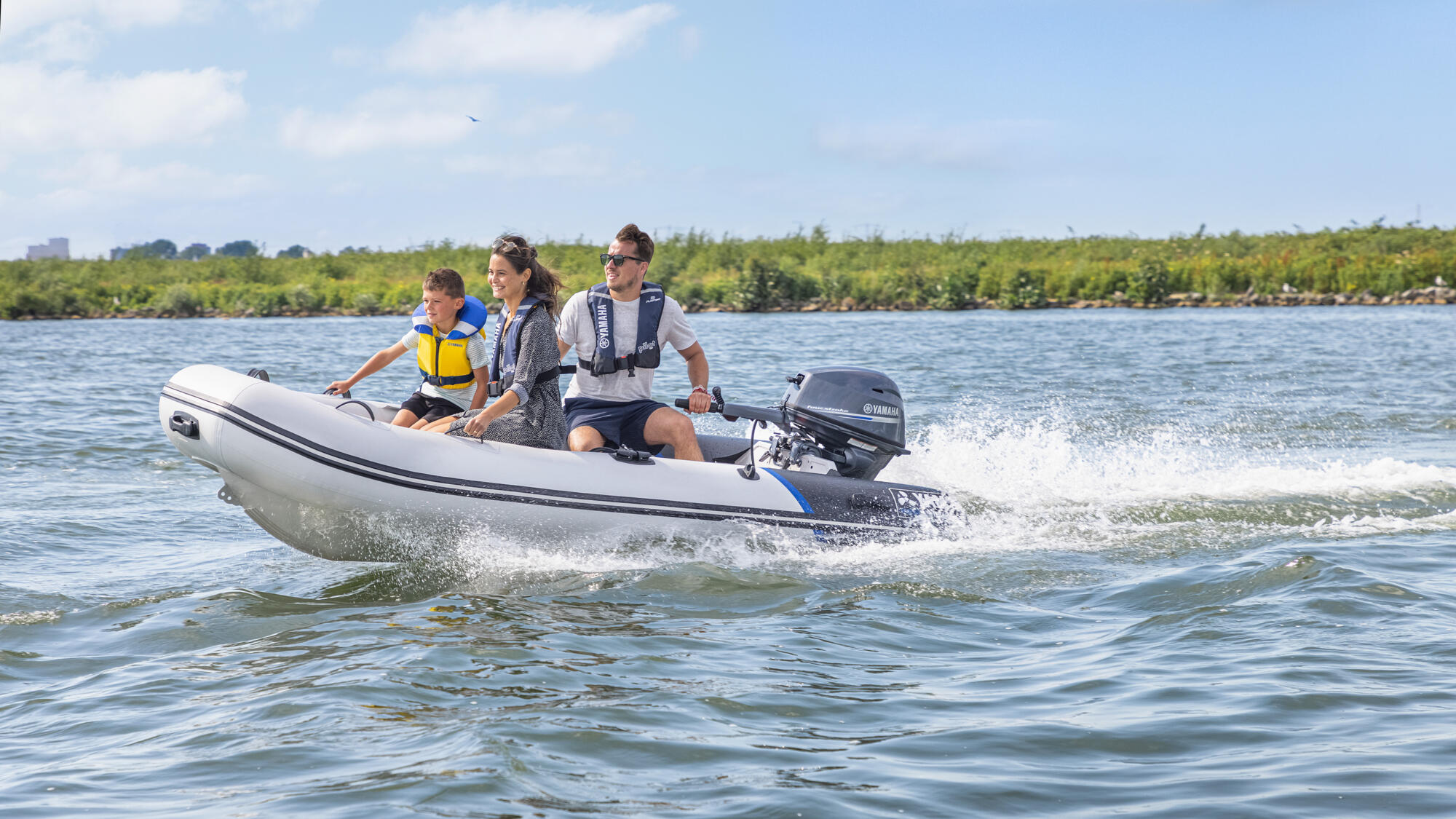 Yamaha Motor presenta la nueva gama de lanchas neumáticas de aluminio de YAM