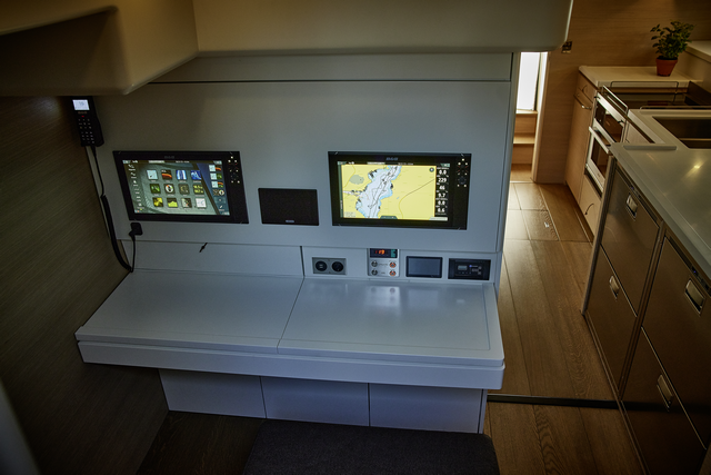 YYachts 8 Vegas Baby