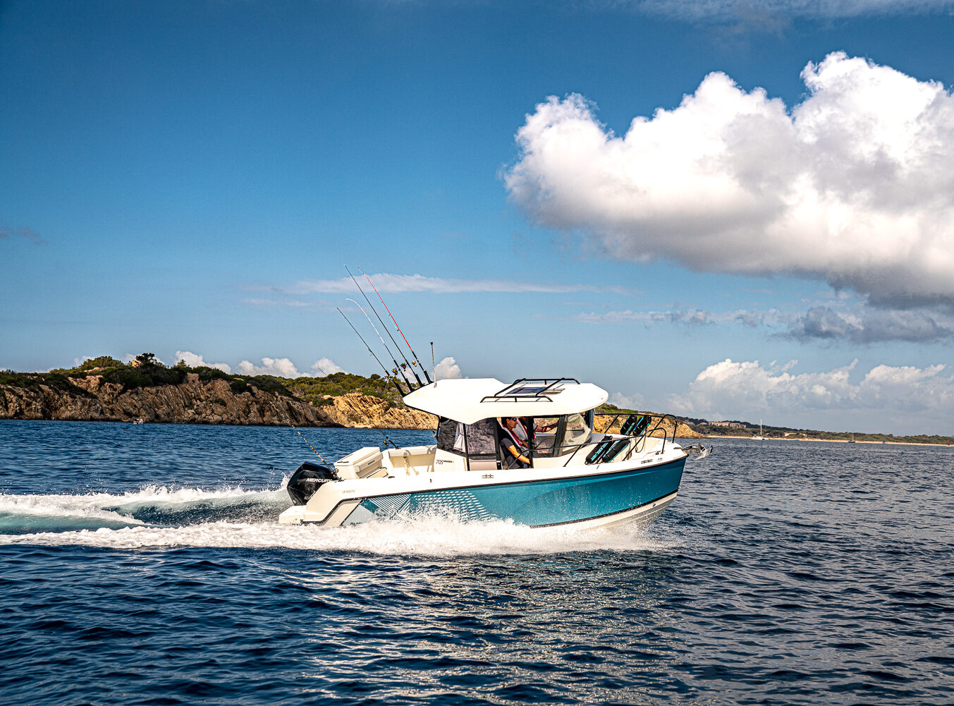 Quicksilver Captur 705 Pilothouse