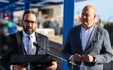 El Govern instala un campo fotovoltaico de 900 paneles solares en el aparcamiento del muelle central del puerto de la Ràpita