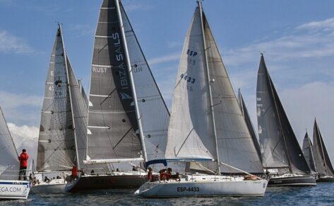 La flota de la XXXV Ruta de la Sal navega ya rumbo a Ibiza