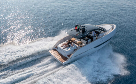Invictus TT420: Un estilo de navegar