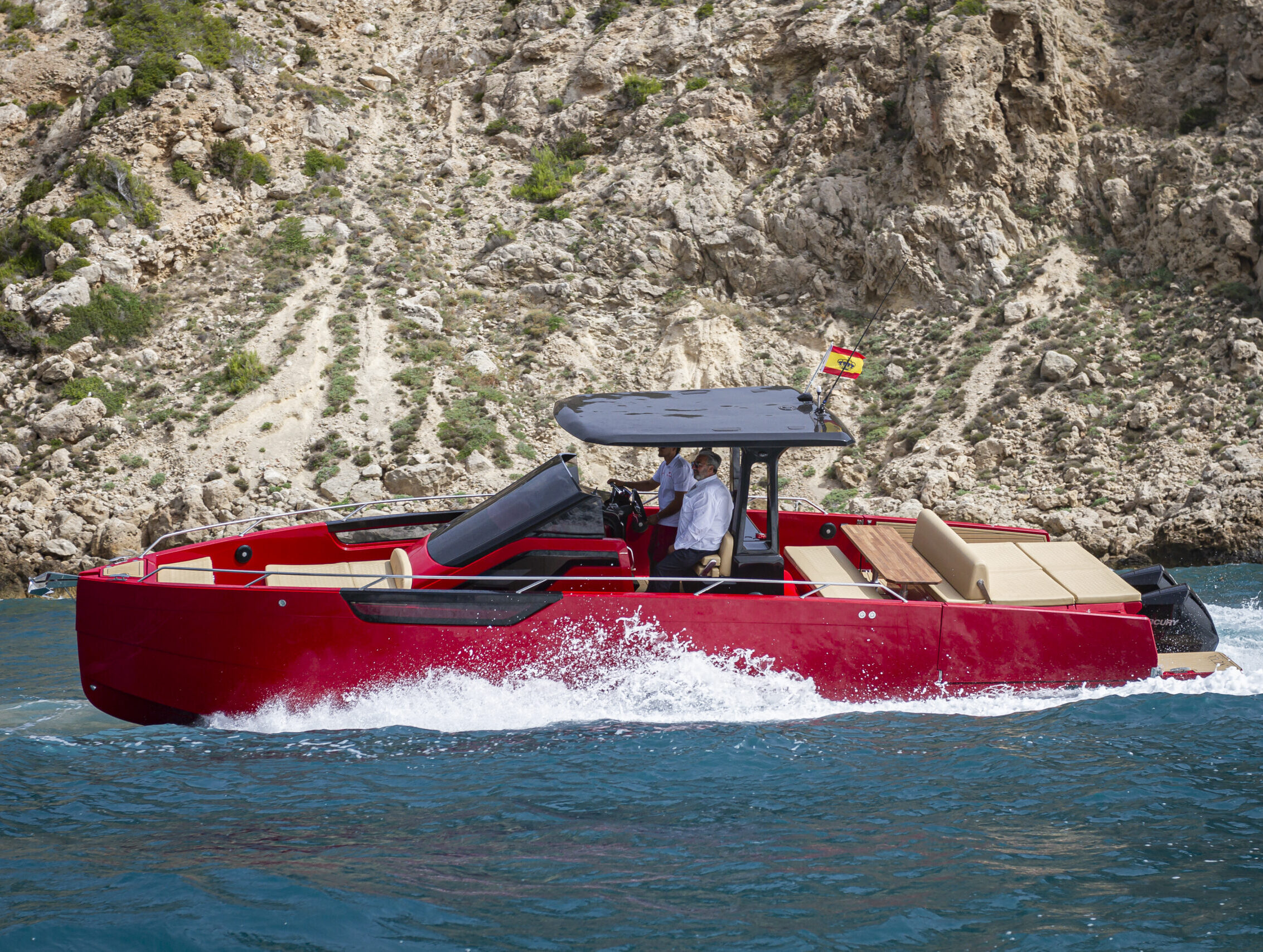 Nuva M11 Open navegando