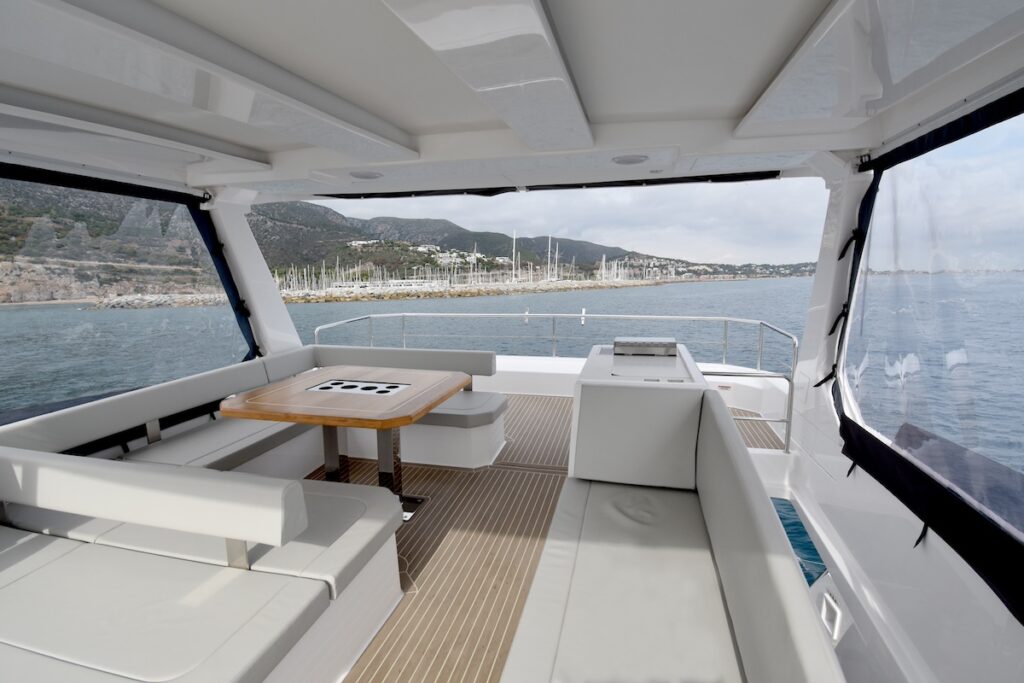 Cubierta catamaran Leopard 40PC