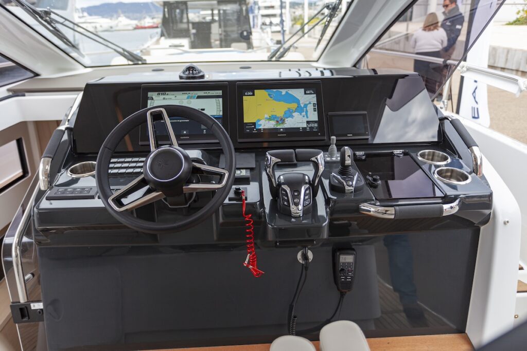 En navegación y en el fondeo, la Jeanneau DB/37 OB ofrece grandes sensaciones